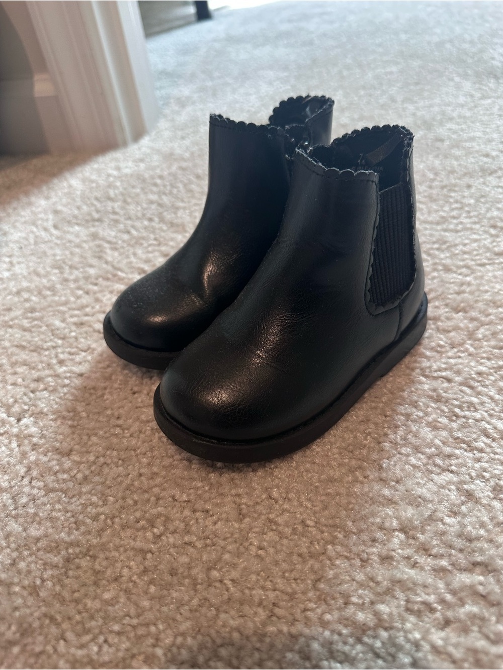 Old Navy Black Girls Chelsea Booties with Scalloped Top